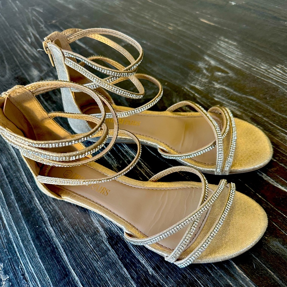 Dream Pairs ankle strap rhinestone low wedge sandals, women’s size 6.5